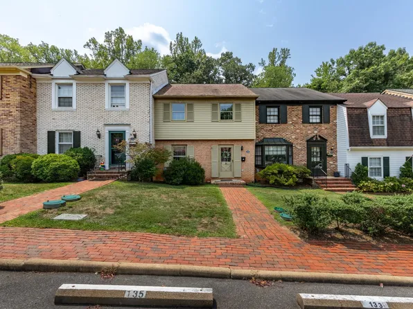 135 Georgetown Grn, Charlottesville, VA 22901