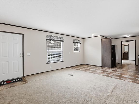 2nd image of 807 Swan St