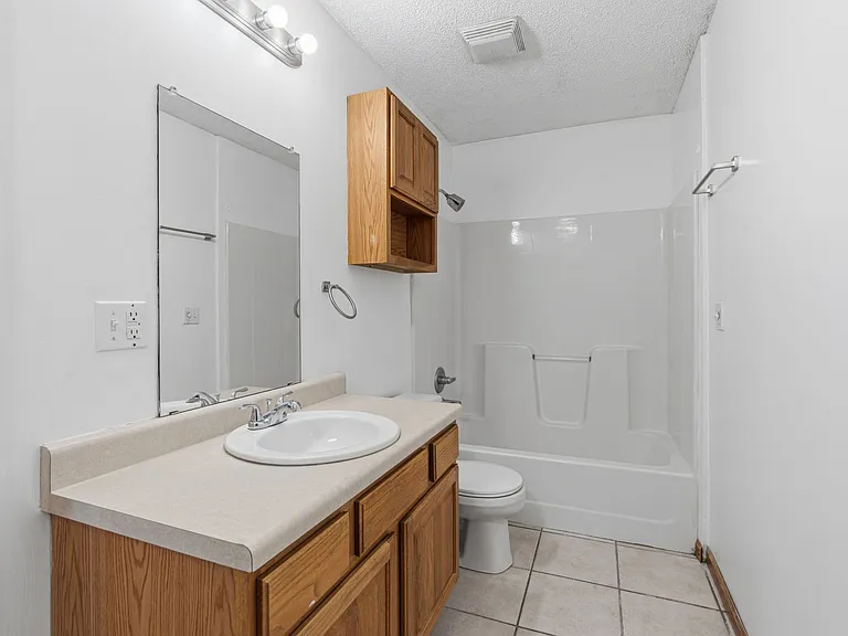 Mid-Town Apartments — Photo 56