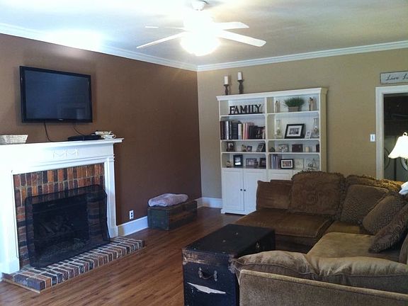 5th image of 218 Jennings Ave