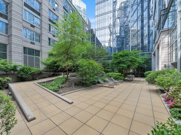 50 Riverside Boulevard image 25 of 28