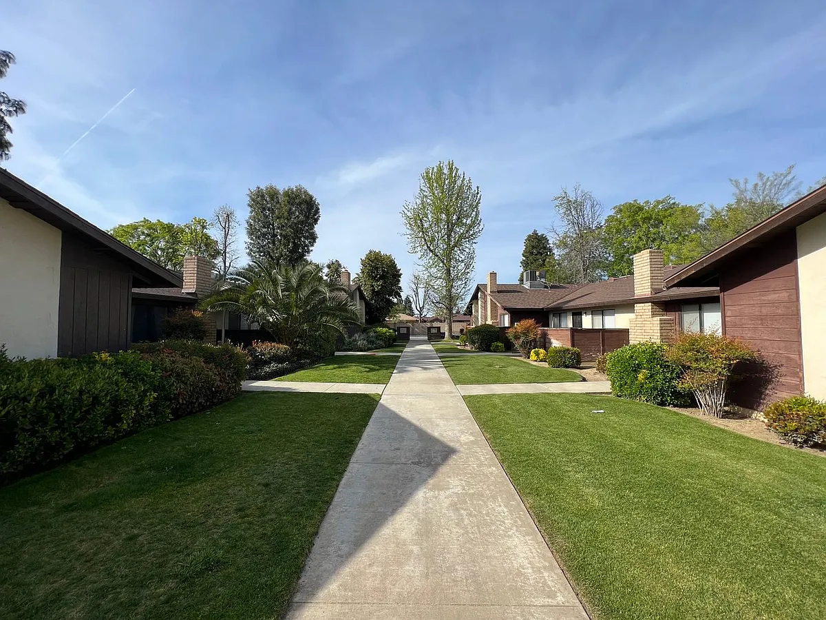 Building Photo - N Laurelglen Blvd 7612