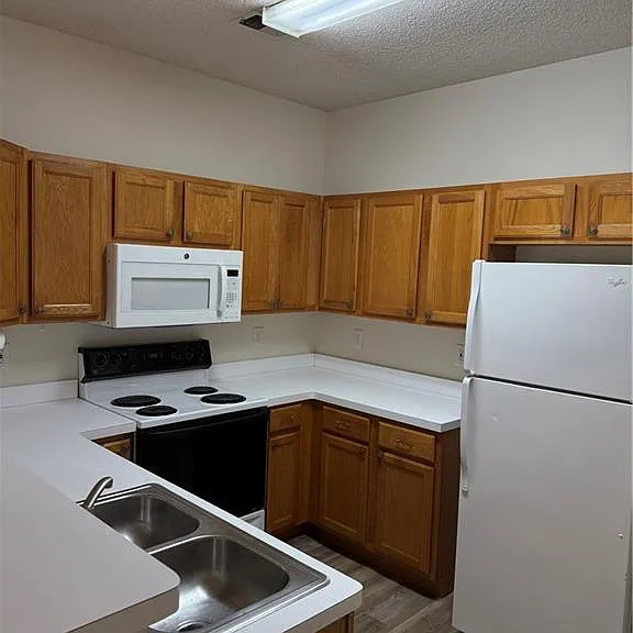 100 Eagle Glen Dr NE — Photo 3