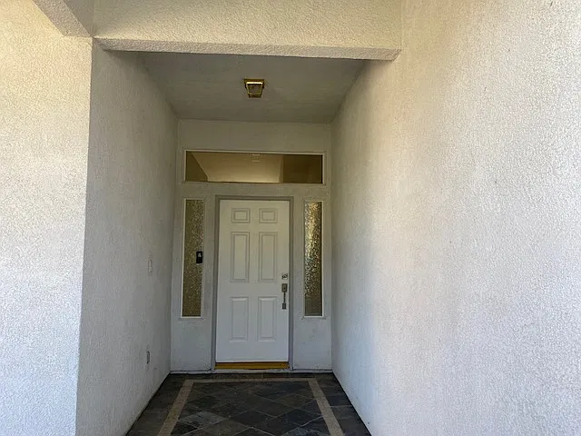 5 bed, 3050 sqft, $3,200 — Photo 2