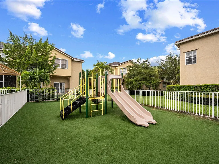 112 Lighthouse Cir #G — Photo 13