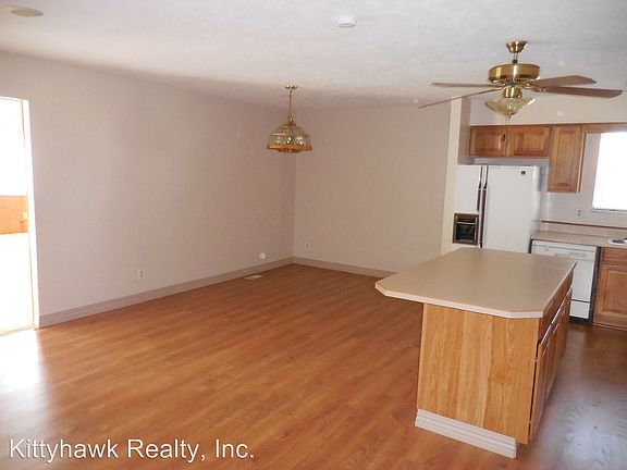 5th image of 1161 S Elm St