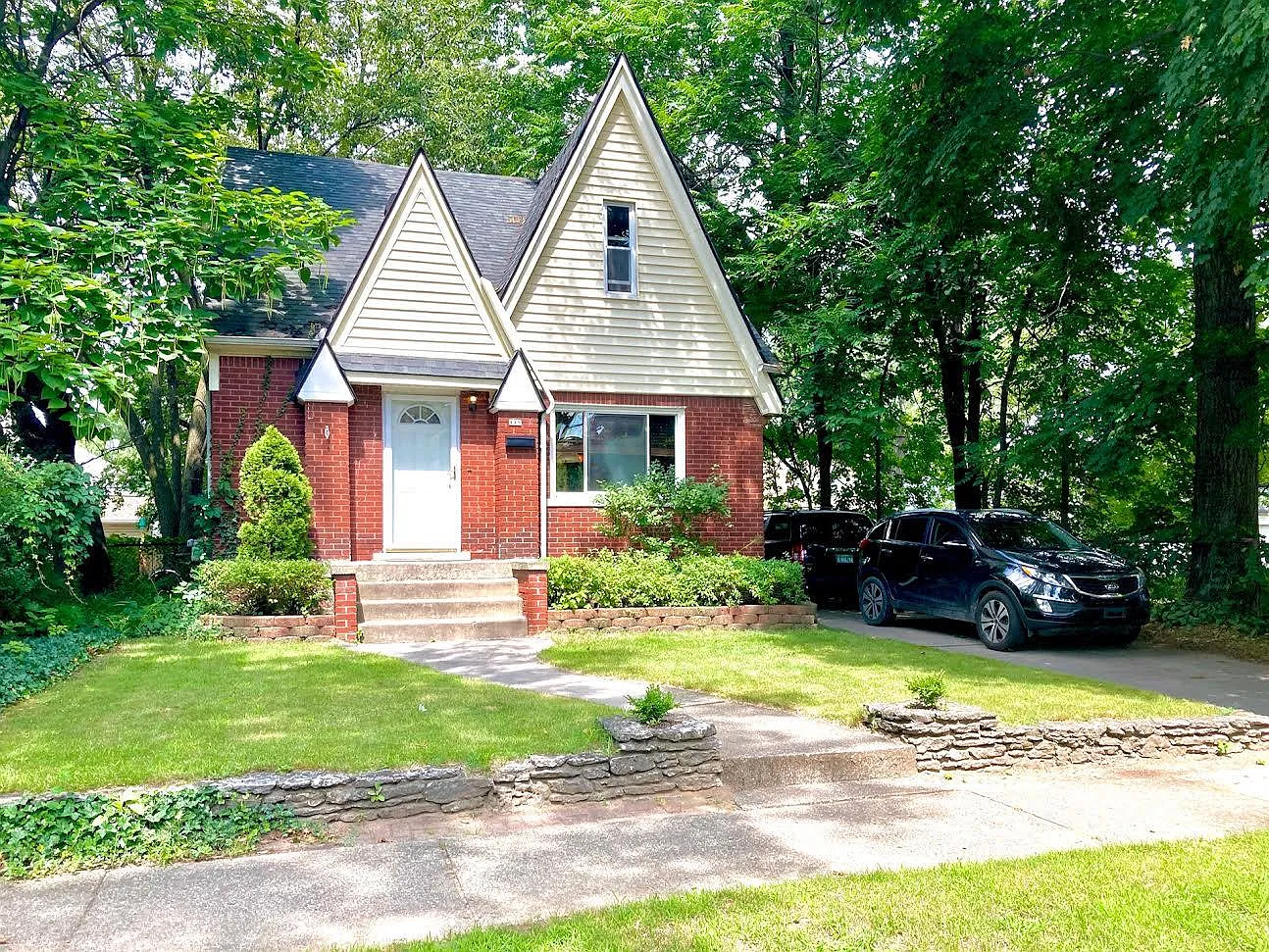 118 W Robert Ave photo 1