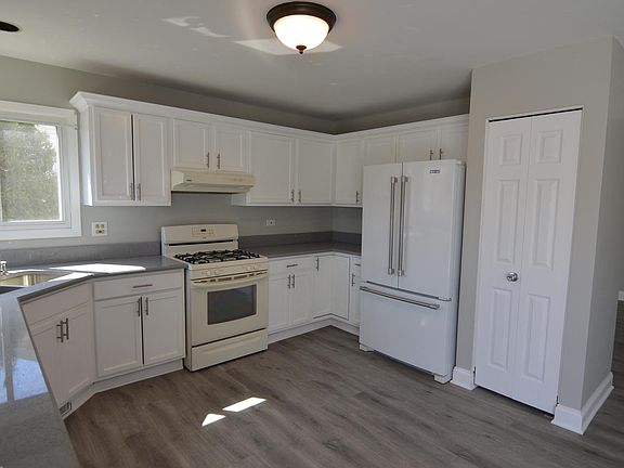 4th image of 510 Farmhill Cir