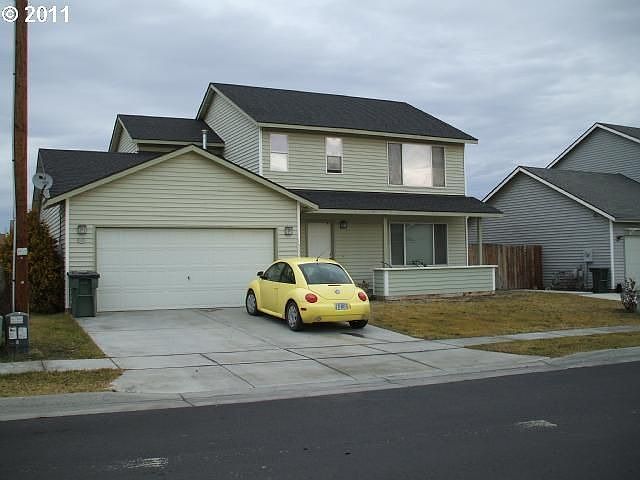 1st image of 1553 NE Sandstone Ave