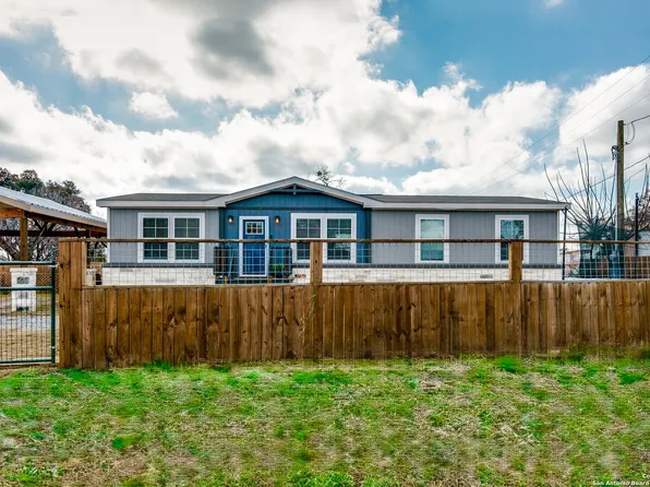 602 E Hunt St, Pleasanton, TX 78064