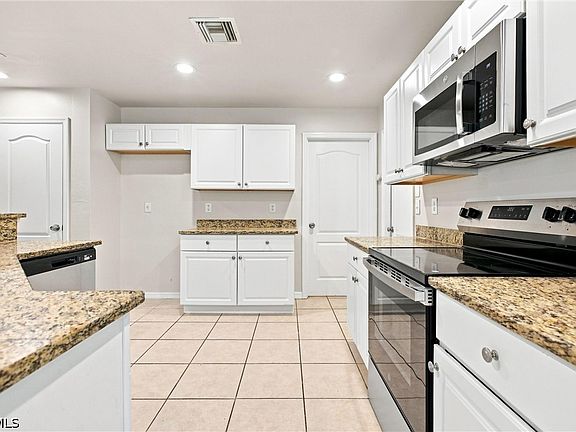 3rd image of 752 Barclay Ave