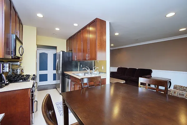 Sold by REMAX Elite | media 4