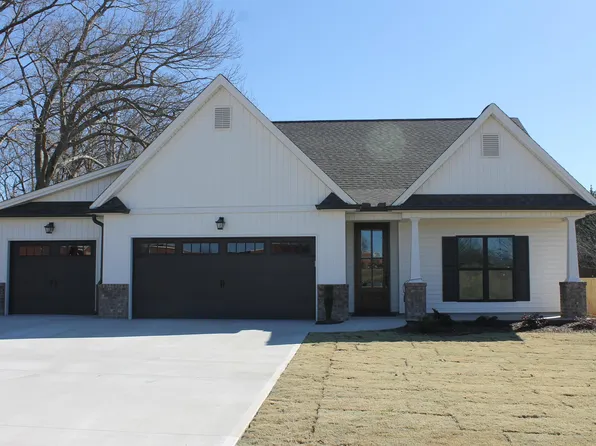 305 Palmetto Rd, Pelzer, SC 29669