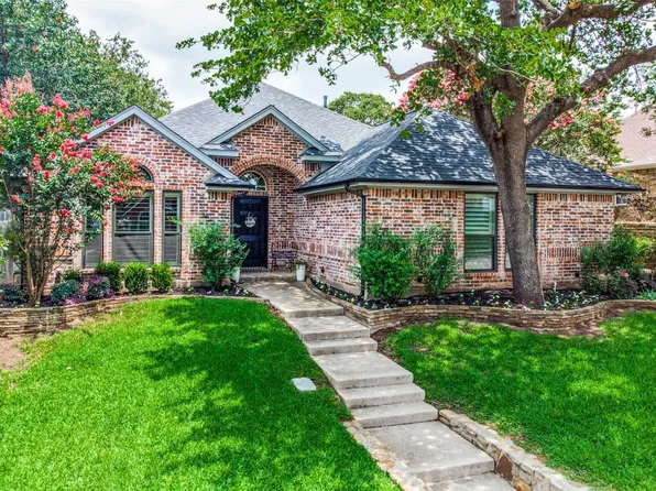 1005 Carousel Dr, Bedford, TX 76021