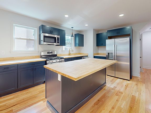 4th image of 914 W 3rd St #1