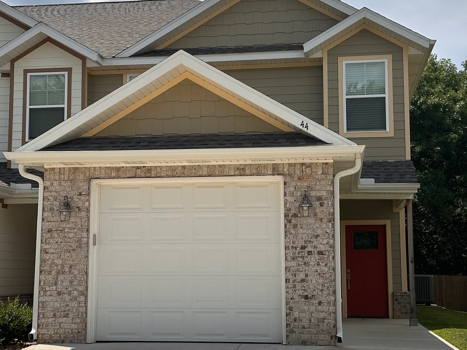 3 bed, 2.5 bath, 1515 sqft, $1,525 — Photo 1