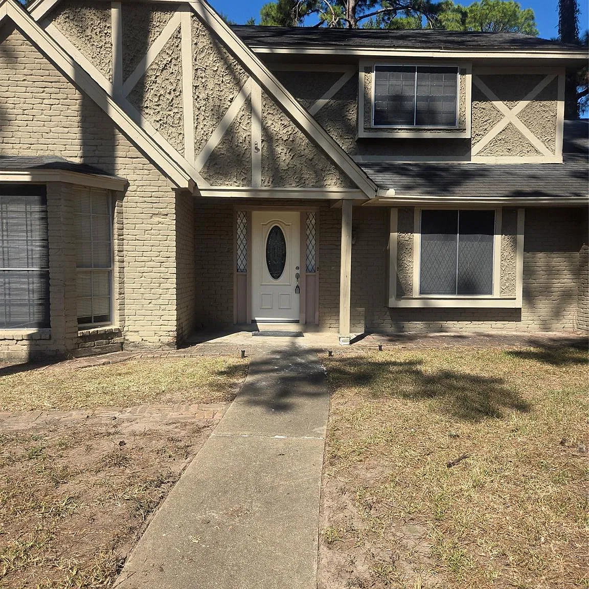 4 bed, 2.5 bath, 2931 sqft, $2,300 — Photo 2