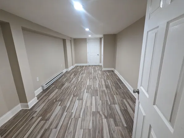 262 Woodlawn Avenue image 8 of 10