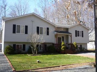 155 Wyomissing Dr, Pocono Lake, PA