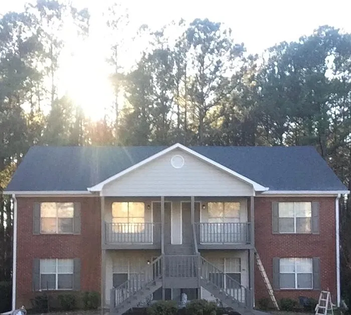 2056 Oakwood Dr — Photo 2