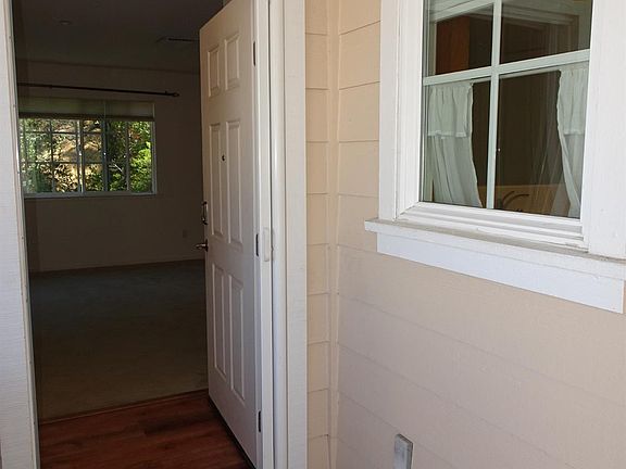2nd image of 526 Entrada Drive #207
