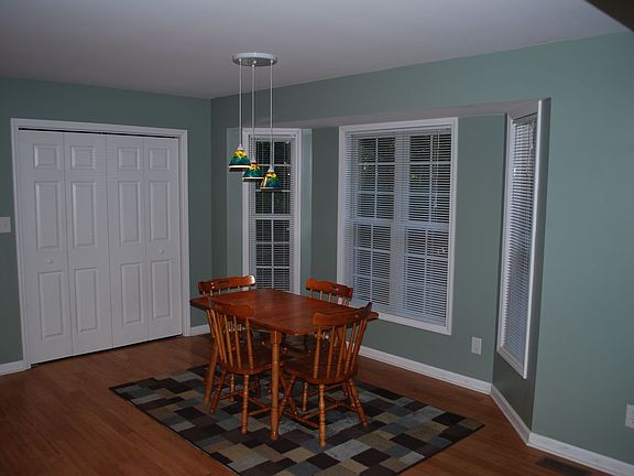 Kitchen dining area
