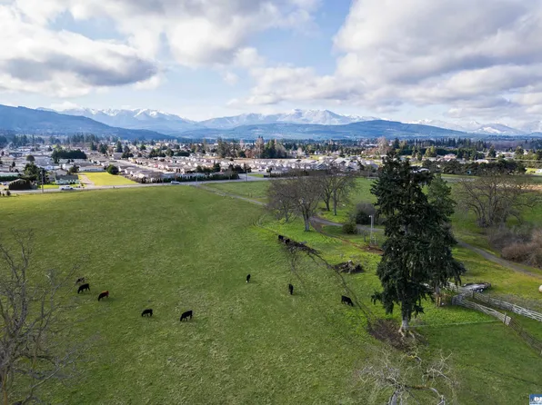 764 W Hendrickson Rd, Sequim, WA 98382