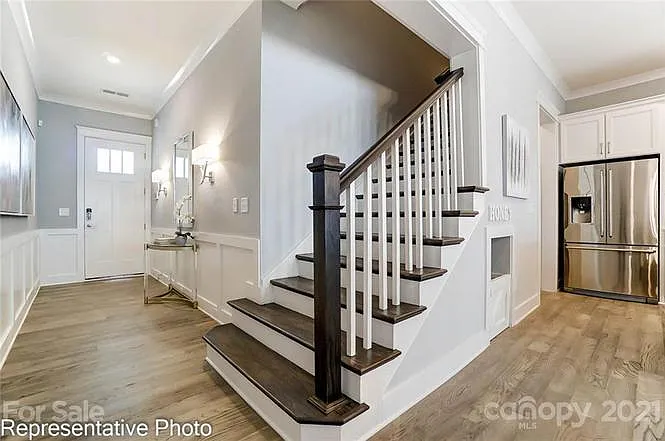 3 bed, 2.5 bath, 2131 sqft, $3,600 — Photo 2