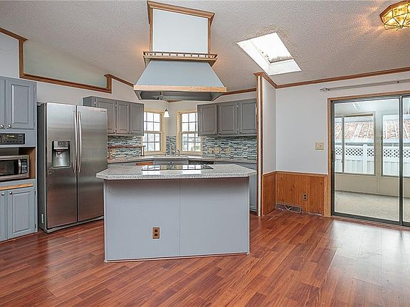 4th image of 23 Symphony St #23