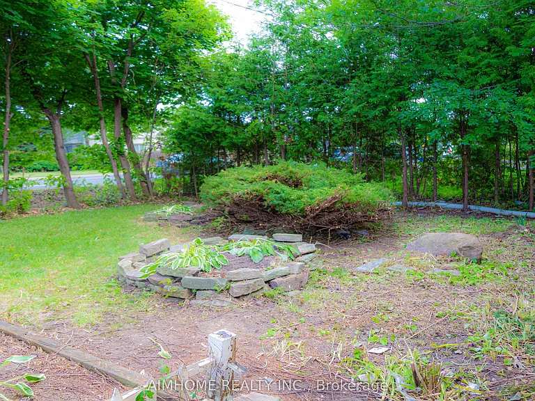 9890 Bayview Ave — Photo 20
