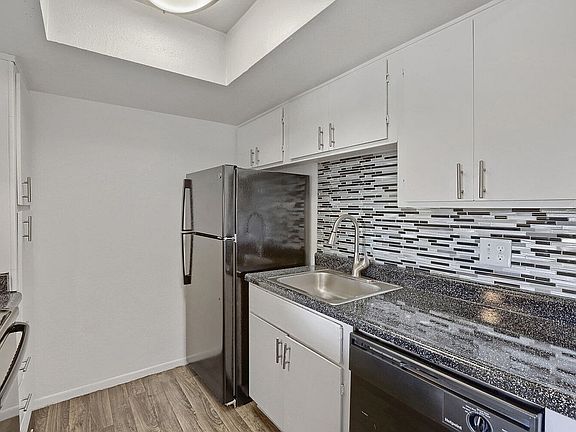 4th image of 1050 W 8th Ave APT 219