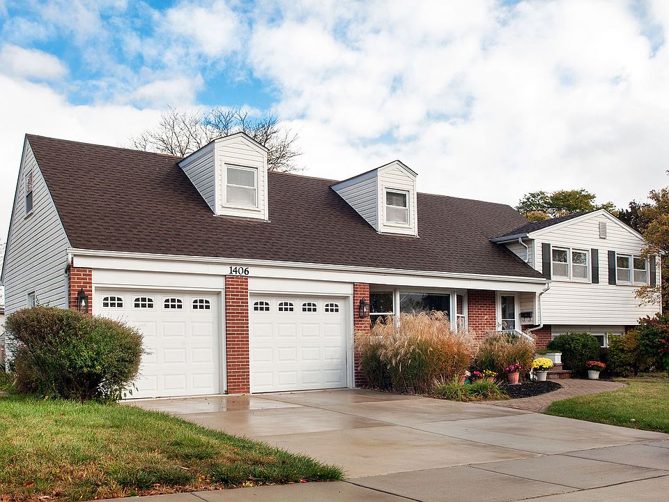 1st image of 1406 W Lexington Dr