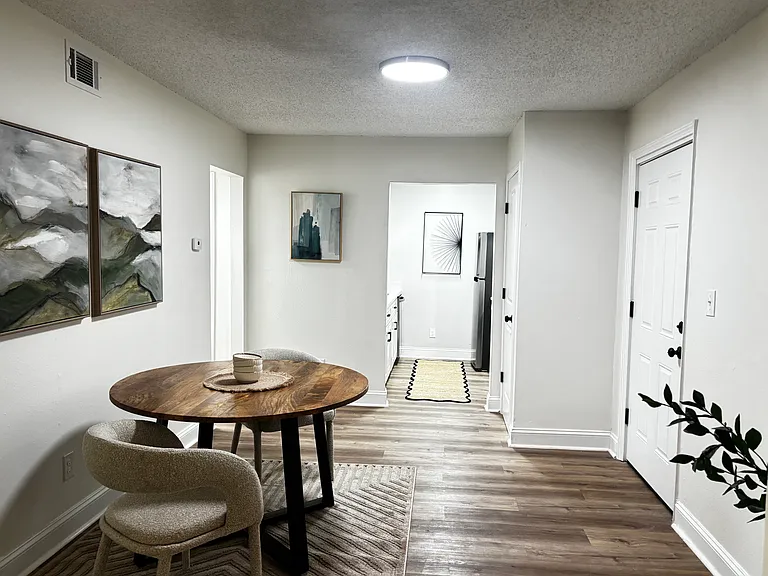 Brookhaven Apartments — Photo 16