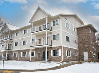 140 W Commerce Blvd UNIT 104, Slinger, WI 53086