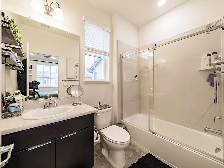 3rd bedroom bathroom