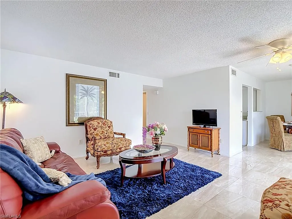 2 bed, 2.0 bath, 1100 sqft, $1,800 — Photo 2