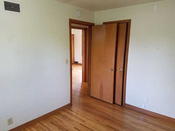 5th image of 2110 Campus St APT 1