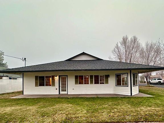 4th image of 1109 NE Ochoco Ave