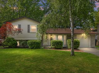 34326 Lakewood Dr, Chesterfield, MI
