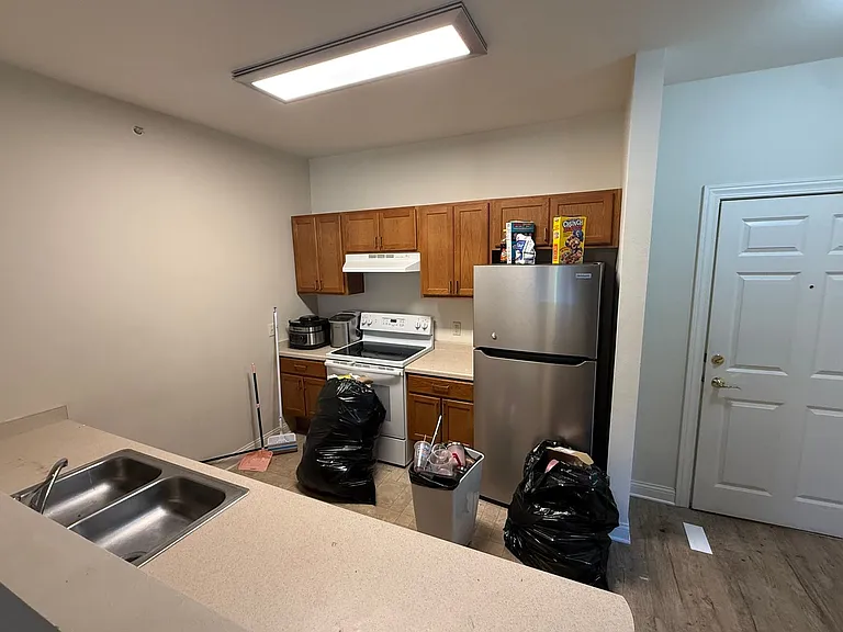 Uptown Brass Apartments — Photo 3