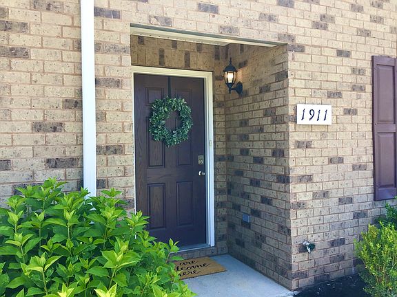 2nd image of 1911 Debonair Ln