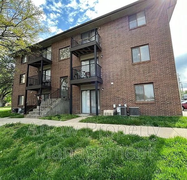 3405 Holdrege St #307 — Photo 14