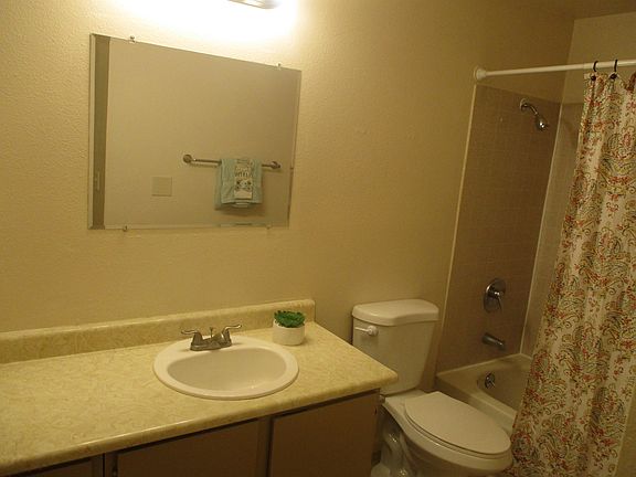 5th image of 252 NE Kane Dr #208