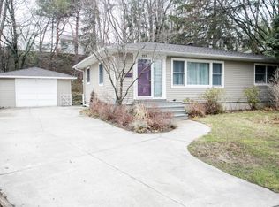 911 Sheldon Rd, Grand Haven, MI 49417