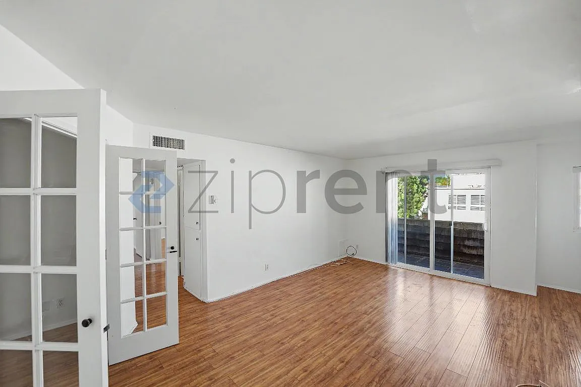 2 bed, 1111 sqft, $2,600 — Photo 4