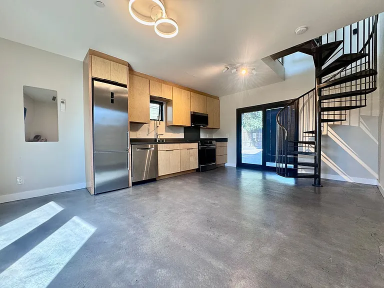 700 Fruitvale Ave — Photo 15