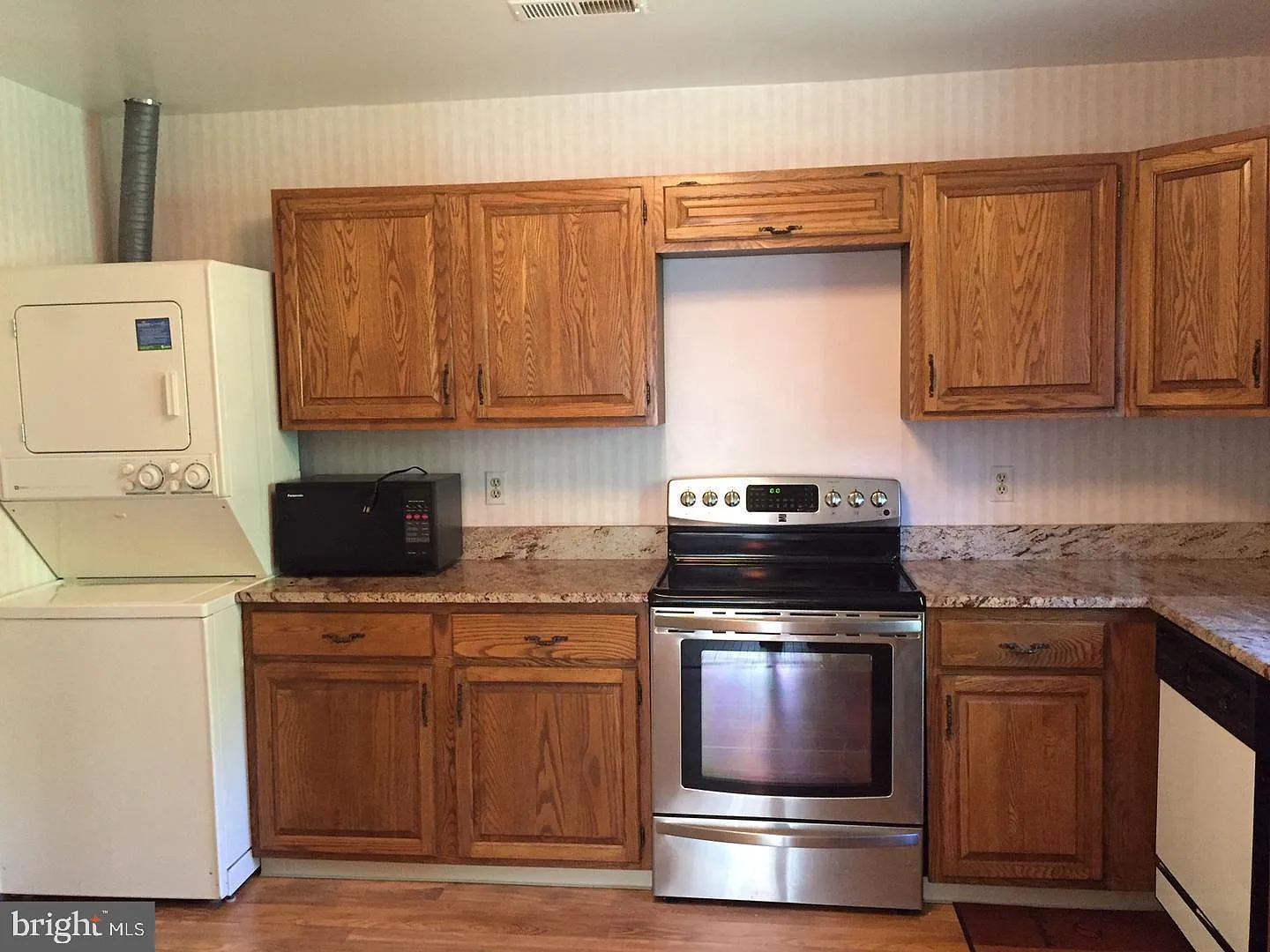 3 bed, 2.5 bath, 1408 sqft, $4,000 — Photo 3