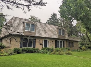 1044 Harms Ave, Libertyville, IL 60048