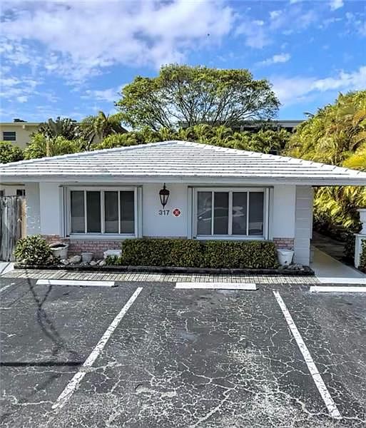 1st image of 317 SE 12th Ave #3