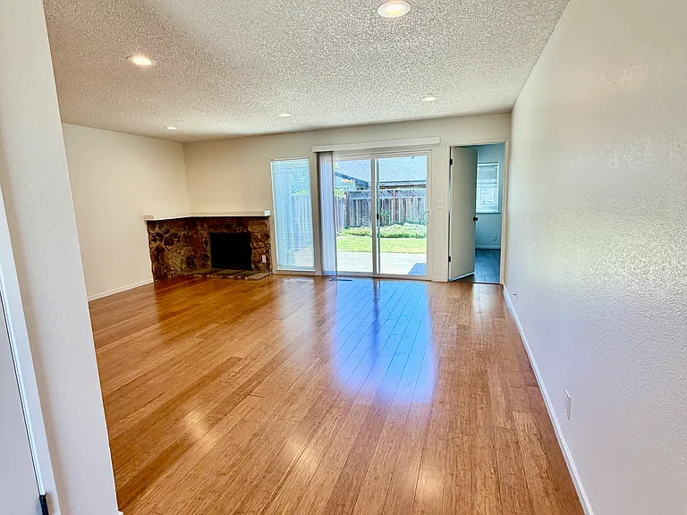 1108 Kelez Dr — Photo 3